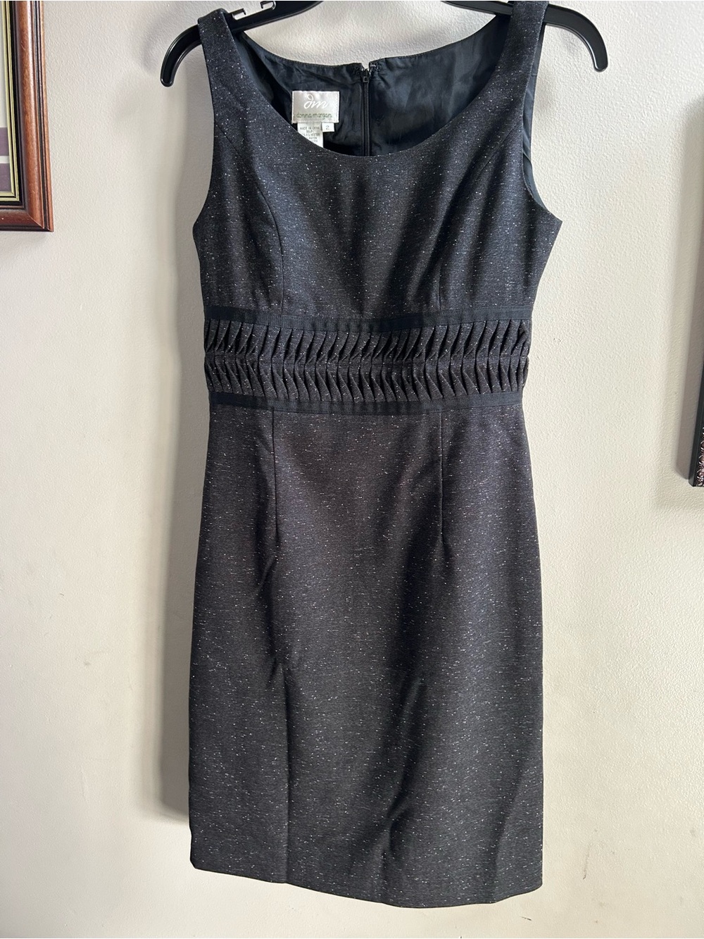Donna Morgan Black Sleeveless Sheath Dress with Textured Waist
